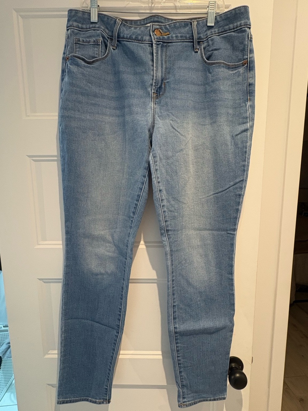 Old Navy Women's Pop Icon Skinny Jeans in Medium Blue Wash 14 TALL